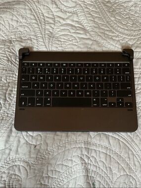 Brydge Pro Wireless Portable Bluetooth Keyboard iPad 11 Pro Space Grey Bry4012